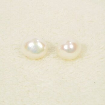 10.5mm本真珠（淡水、セミバロック）とSV925のピアス（強い照り、綺麗な真珠光沢、ナチュラルカラー、樹脂）の画像