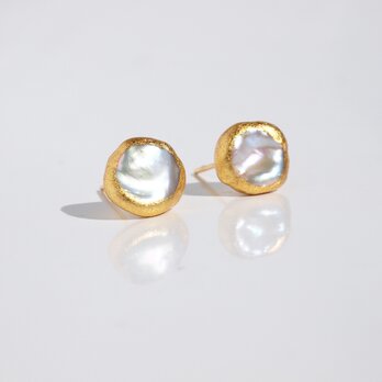 光波打つパール【9mm】金箔パール[ピアス] ケシパール white 淡水パール 【3サイズあり】の画像