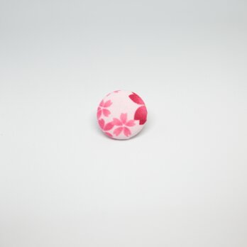 くるみボタンのピンバッジ　#015JS桜と蝶々（ピンク）　 Family Tiesの画像