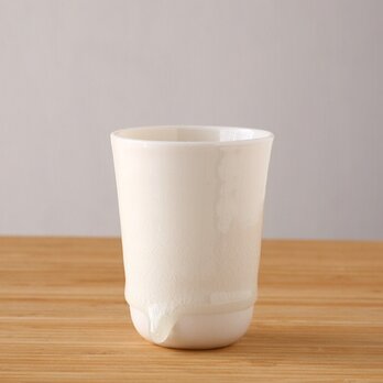 白い磁器の小さなカップ (酒器) 8の画像