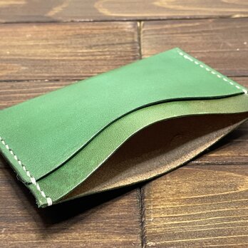 【アウトレット】牛革のシンプルな横型カードケース（緑×白ステッチ）の画像