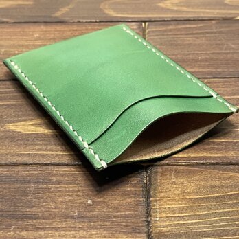 【アウトレット】牛革のシンプルな縦型カードケース（緑×白ステッチ）の画像
