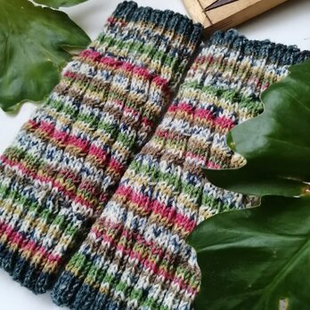 緑の花畑〜オパール毛糸の短いスパイラル編みレッグウォーマーの画像