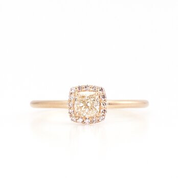 Cushion cut diamond surround ringの画像