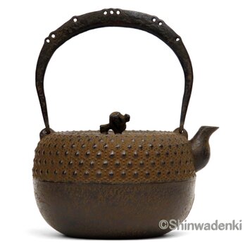 清末・清茂作 南部鉄器 鉄瓶 18型小槌亀甲1.5L  内面素焼き・酸化被膜仕上 日本製 ガス・100V IH対応 伝統的工芸品の画像