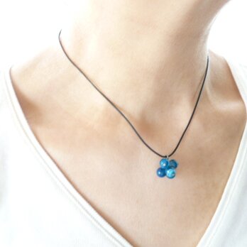 ブルーメノウの革紐ネックレス