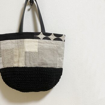アイボリー色パッチワーク＋黒麻糸編みかばんの画像