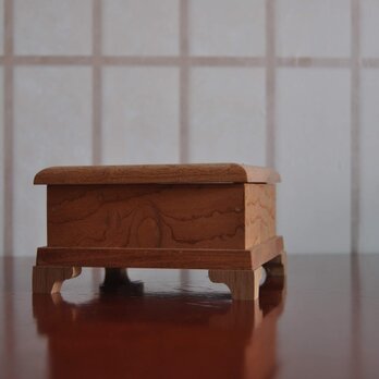 ケヤキ珠杢蝶番付き小箱の画像