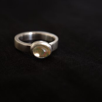 opal ringの画像