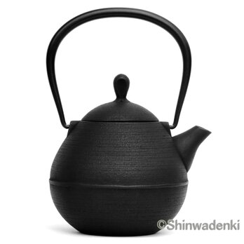 【予約販売】南部鉄器 鉄瓶 丸雫0.65L 内面素焼き・酸化被膜仕上 日本製 ガス対応の画像