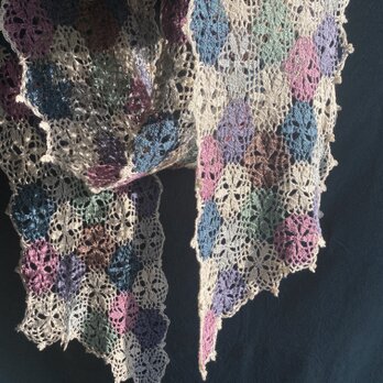 モザイクタイルの様なフレンチリネン·モチーフ編みストール/スカーフ(マルチカラー·オーキッド)の画像