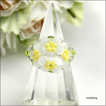 小手毬の花（キャッツアイ ビーズリング） 《ビーズアクセサリー》の画像