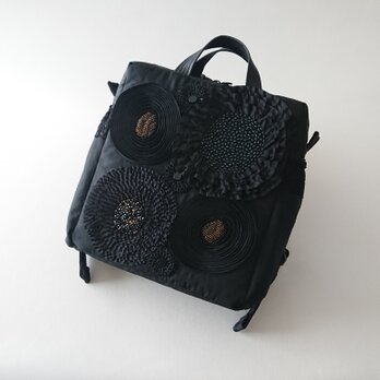 black ribbon flower daypackの画像