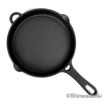 【お取り寄せ】南部鉄器 スキレット フライパン17cm 注ぎ口・収納フック付 日本製 ガス・IH対応 アウトドアの画像