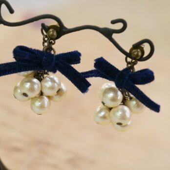 コロコロコットンパールとミニリボンのピアス