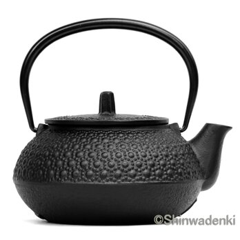 南部鉄器 鉄瓶兼用急須 5型新亀甲 0.65L 茶漉し付 黒焼付仕上 日本製 直火対応