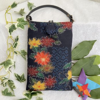 着物リメイク・紬のスマホポーチ・濃紺に花柄　ハンドメイド
