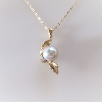 あこや真珠とダイヤとリーフのペンダント(K18)の画像