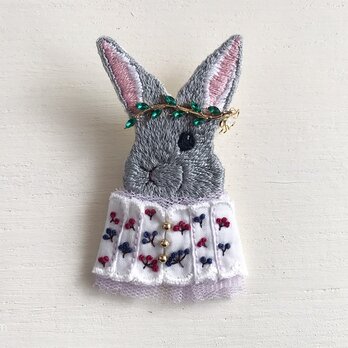 高貴な動物刺繍ブローチ4【ウサギ】の画像