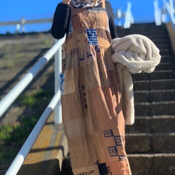 はぎれ遊び　ジャンパースカート  賑やか