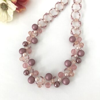 パステルカラー の ショート ネックレス　ピンク ビーズ編み