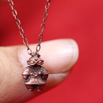 米粒のような　「遮光器土偶」のネックレス　(659-339/純銅製)の画像