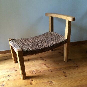 山葡萄の肘つきスツール　ナラ　　特価品