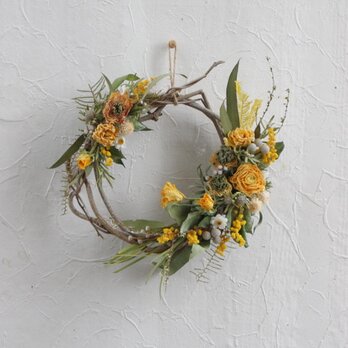 Yellow floral natural ｗreathの画像