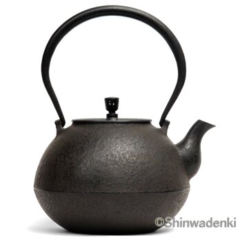 【予約販売】紅蓮堂 日本民藝館展奨励賞受賞 南部鉄器 達磨形鉄瓶 ひびき2L 内面素焼き・酸化被膜仕上 日本製 伝統的工芸品の画像