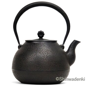 日本民藝館展奨励賞受賞 紅蓮堂 葛巻元作 南部鉄器 鉄瓶 日和1.2L 内面素焼き・酸化被膜仕上 ハンドメイド 伝統的工芸品の画像
