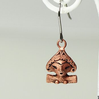 縄文 豆土偶　「ミス石之坪」の片耳ピアス　(659-345/純銅製)の画像