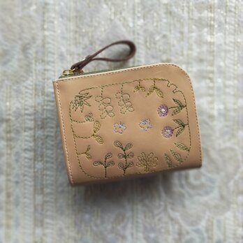 刺繍革財布『GARDEN』牛革Natural×ラベンダー（二つ折り）コンパクトL字ファスナーの画像