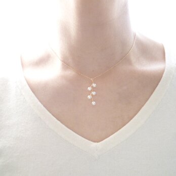 可憐なホワイトパールの小枝ネックレス