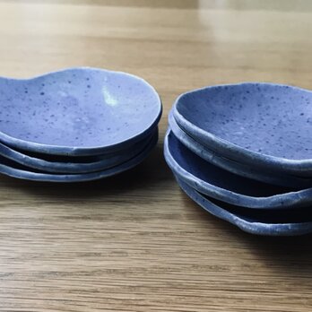 青い変形豆皿　の画像