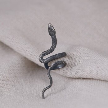 ＜受注制作＞ヘビのイヤーカフ　片側　金運　へび　蛇　シルバー　R005の画像