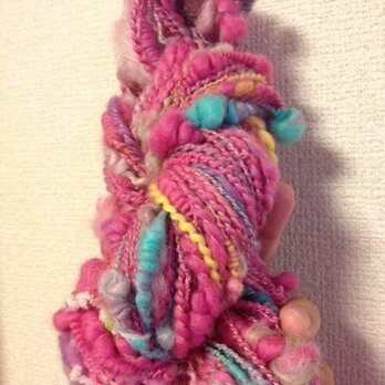 アートヤーン（手紡ぎ糸）ピンク系　101ｇ　約91ｍの画像