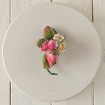 染め花イチゴのコサージュ(M)の画像