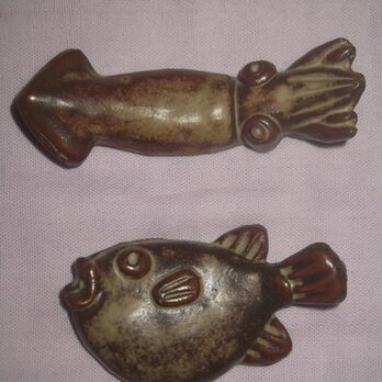 魚の箸置き　イカ・フグの画像