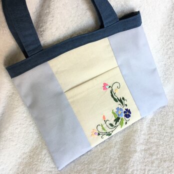 花刺繍のミニバッグ・ヨコ型の画像