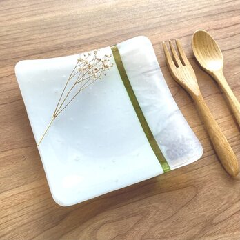白色とマーブルと若草色のガラス皿　ガラス工芸　小皿　プレート　お皿　皿　ギフト　食器　器の画像