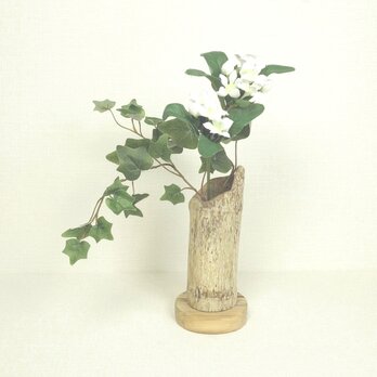 【温泉流木】やさしい流木竹筒の一輪挿し・花器001ミディアム台座付き 花瓶 流木インテリアの画像