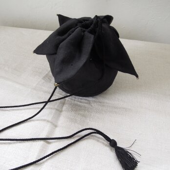 petal pouch-black linen-