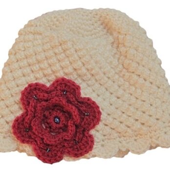 ポコポコ編地がかわいい帽子　赤いお花の画像