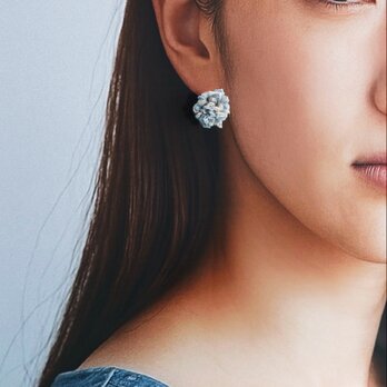*AVRILフラワー *   一輪ピアス