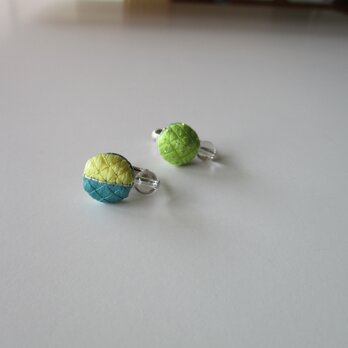 絹糸刺繍　アシンメトリーイヤリング　aの画像