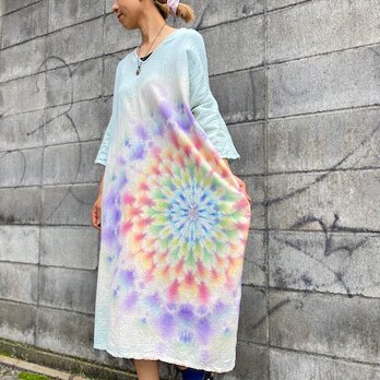 ハンサム染め最新作！！ゆったりワンピース　優しい水色に淡く幻想的な大曼荼羅　Hippies Dye最新作 HD13-93の画像