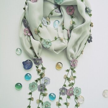 刺繍のお花つき　シフォンスカーフのロングラリエット　クリームの画像