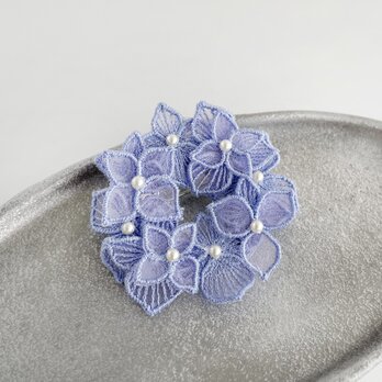 オーガンジー刺繍 紫陽花ブローチ(ライラック色)《受注制作》の画像