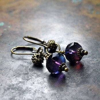 ウランガラスと松ぼっくりブラスのピアス(再販)