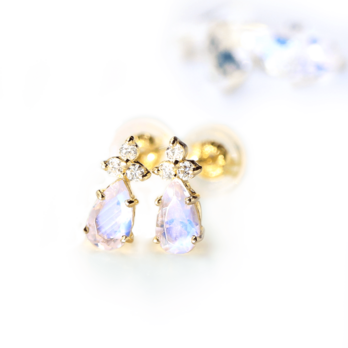 K18ブルームーンストーン＆ダイヤモンドのポストピアス ~Ello Lilas~ 6月誕生石の画像